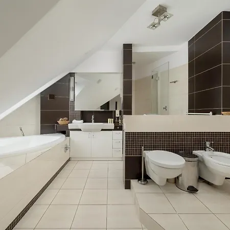 Jasny Dwupoziomowy We Wroclawiu By Renters Breslavia